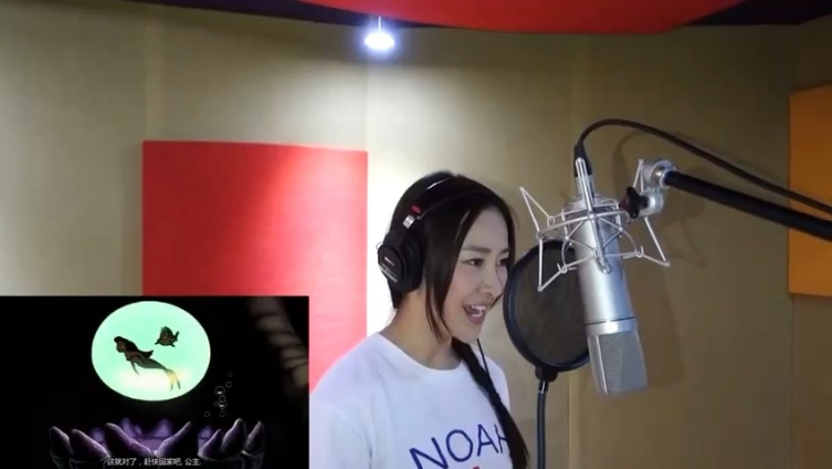 宅在家也可以声临奇境动画片的世界里... 哈哈哈哈 看我来挑战小美人鱼里的章鱼巫婆英文版哟